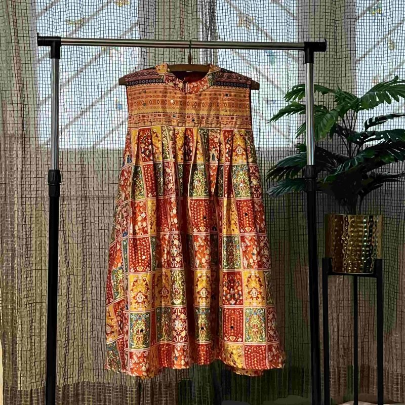 Sleeveless dress Short